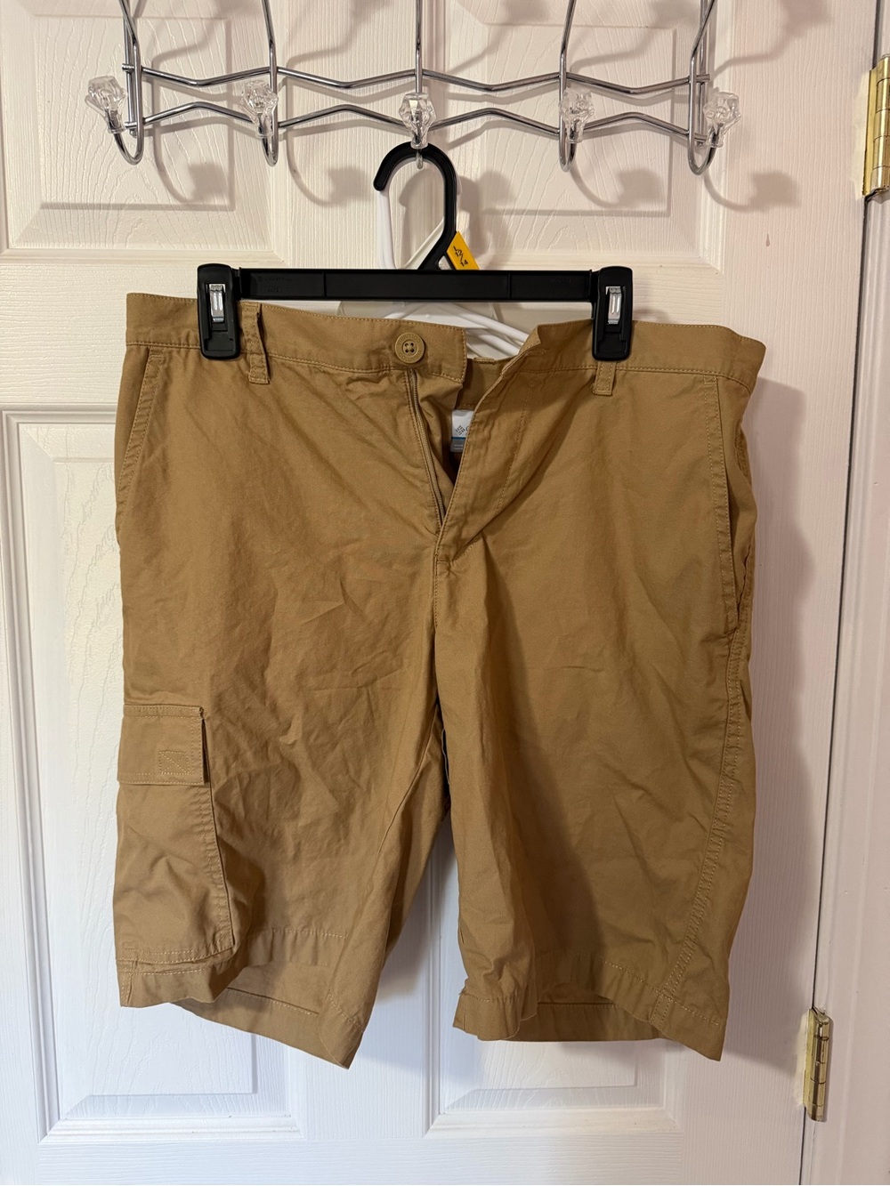 Columbia Men's Cargo Shorts in Khaki Brown